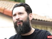 富翁趁妻子出门约炮两个性感的女按摩师