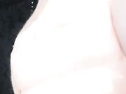 在某通公司业务代办点上班好骚的妹子在办公室露奶脱裤自摸摸出淫水