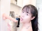 妹子卫生间自慰秀 全裸道具JJ口交马桶刷骑乘抽插诱人