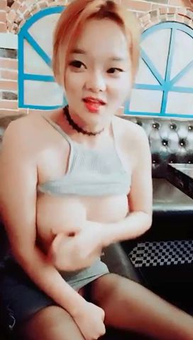 卡哇伊小妹子 在KTV和炮友啪啪大秀 先在卫生间里口交 后入啪啪