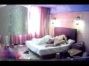 白皙Ｄ奶少妇酒店叉开双腿被姘头无套狂肏