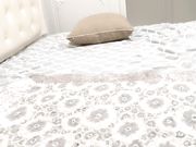 换上女仆装上位骑乘性感大屁股上下摆动 很是诱惑喜欢不要错过