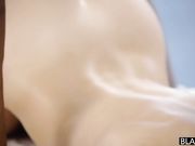 美女丰满有肉极品奶子大长腿操这样美女太爽