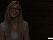 高颜值斯文眼镜美女密室体验惊心刺激的另类窒息式调教设备太狠太会玩了