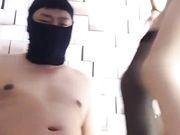 骚人妻跟炮友激情啪啪，情趣装黑丝诱惑，让男炮给舔逼叫的好骚