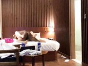 富态姐老公刚出远门就去夜店找了个高大魁梧的黑人开房