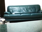 校长趁老婆出差之时把大学生情人带到家里打炮鸳鸯浴后沙发上大战