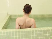 堕落的人妻女上司 新人研习时工作严厉的她也不过是女人