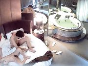 学院附近青年学生情侣开房造爱让人羡慕激情舌吻互抠浴缸内操逼回床猛干冲刺时太过瘾连干2炮美女淫叫太刺激对白清晰