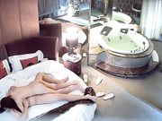 学院附近青年学生情侣开房造爱让人羡慕激情舌吻互抠浴缸内操逼回床猛干冲刺时太过瘾连干2炮美女淫叫太刺激对白清晰