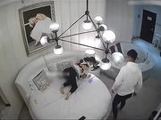 周末休息大学生情侣校外开房外表清纯眼镜妹很有江湖经验与男友探讨说这屋子里真的没有监控嘛那个是啥对白清晰