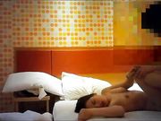 酒店约炮饥渴美少妇啪啪，主动口交狂干呻吟好刺激，国语对白