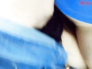 超震撼自拍-短裙丁字裤美女大白天故意打开车窗玩车震,结束后在小穴上涂风油精,痛不欲生哭着在车上打滚,穿着带风油