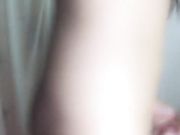 很骚的主播妹子还挺讲究卫生带着套手指扣逼喷水再用道具自慰大秀 声音嗲嗲的