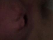 胸大腰细的清纯白嫩大学美女被土豪干爹尽情蹂躏爆操,丰满无毛的小鲍鱼被内射的满满的,