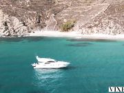 时尚性感粉嫩逼逼美女这样度假太性福了爽的高潮啪啪刺激