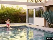 美女身材柔软嫩穴被大屌撑得太满了视觉冲击力真强