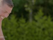 合伙勾引草坪维护员小伙激情三飞换着干画面诱惑