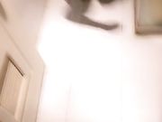 最喜欢她的舌头深喉，没几根毛的骚逼很嫩