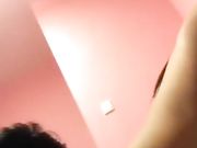 巨屌塞裤裆里也不容易啊，还是要放出来射点东西