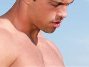 妹子乳房不错浑圆挺翘，舔吸刺激操穴