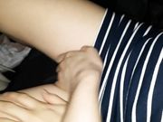 车内被男友摸乳抠穴，后入大白臀插得鲍鱼冒白浆