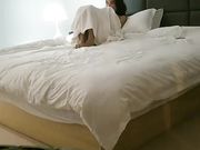 水嫩美女酒店啪啪,苗条性感,刚进屋就抱起来要操