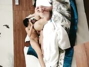 探花约了个苗条妹子，先做服务按摩乳推大力猛操呻吟