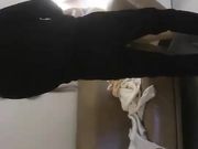 约了个颜值不错长腿妹子，沙发调情扣逼口交大力猛操