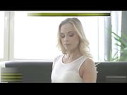 约炮96年大学生妹子要求射在她的丝袜上