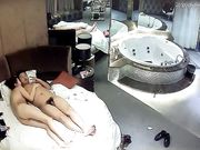 寂寞少妇与胖男开房啪啪啪俩人吸根烟开始操逼干的美女娇喘大声呻吟