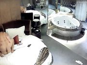 寂寞少妇与胖男开房啪啪啪俩人吸根烟开始操逼干的美女娇喘大声呻吟