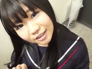 制服姿がお似合いの巨乳ちゃん1