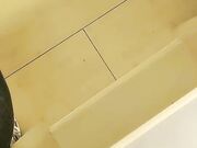 今晚约个白衣高质量外围妹子，蹲着口交上位骑乘抽插边操边摸奶