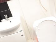 小哥哥早起就要来一发，没毛的大洋马浴室洗洗干净上床就开始