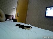 各种高难度姿势操的美女生气说：痛,能不能做正常动作!