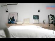 大鸡巴小伙约了个援交女一看鸡巴太大又找姐妹来一起享受-3