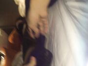 独居美少妇寂寞难耐聊天约见网友吃饭时被灌醉带到宾馆被干