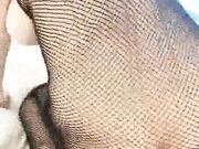 极品白虎巨乳美女〖草莓熊〗深夜回馈粉丝约炮 黑丝网状情趣套装