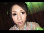 有特殊癖好的小伙子找女王来虐待他