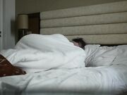 广东某科技大学情侣开房激情造爱美女呻吟声太诱惑了不停说好舒服干的啪啪响