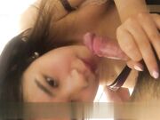 小情侣激情爱爱自拍妹子一直盯着摄像头好诱人