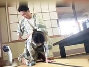 寂寞人妻去旅游时,遇到老情人不由自主的就亲吻交欢