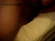 出国深造的留学生小青年出租房与漂亮华裔女友沙发上激情交配捣出好多白浆