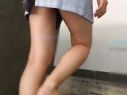 21岁屁股超性感的漂亮美女被大鸡巴干的瘫坐在地上说：不行了,我要被你操死了