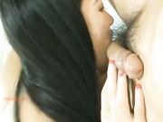 高颜值白嫩性感的大长腿美女酒店被小情人强插进去 一会爽的自己下床和男的站着干 !