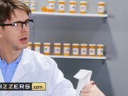 无毛小骚逼当众艹大夫