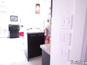 继姐bailey Brooke分手了，我决定用精液抚平她的心