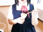 超卡哇伊网红美少女三寸萝莉之学生妹装 舔假阳具 给大肉棒润滑 骑着大肉棒自慰 没忍住潮吹