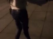 好赌少妇打麻将输钱被雀友以吃宵夜的名义骗到楼梯间打炮